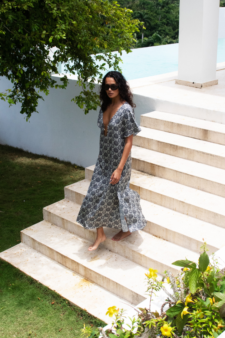 The Kaftan Dress in Medallion Blackout 