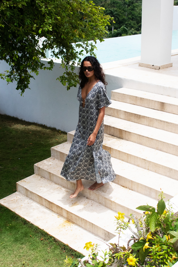 The Kaftan Dress in Medallion Blackout 